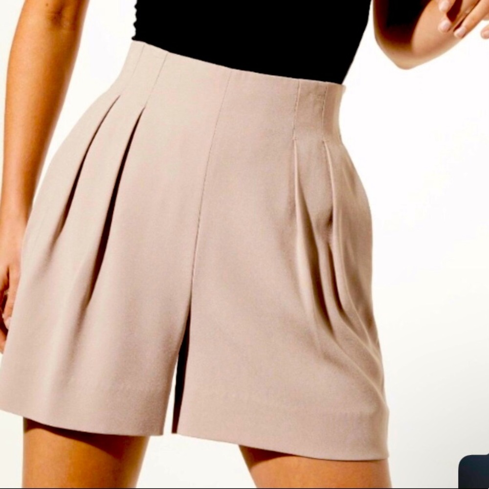 Aritzia babaton high rise pleated beige shorts - Picture 1 of 9